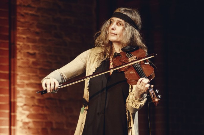 playing music-with hidgi chuan